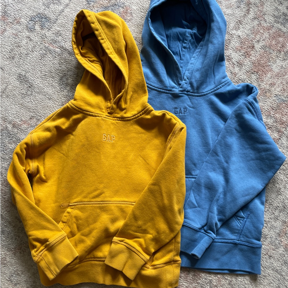 Set of GAP size 6-7 sweatshirts